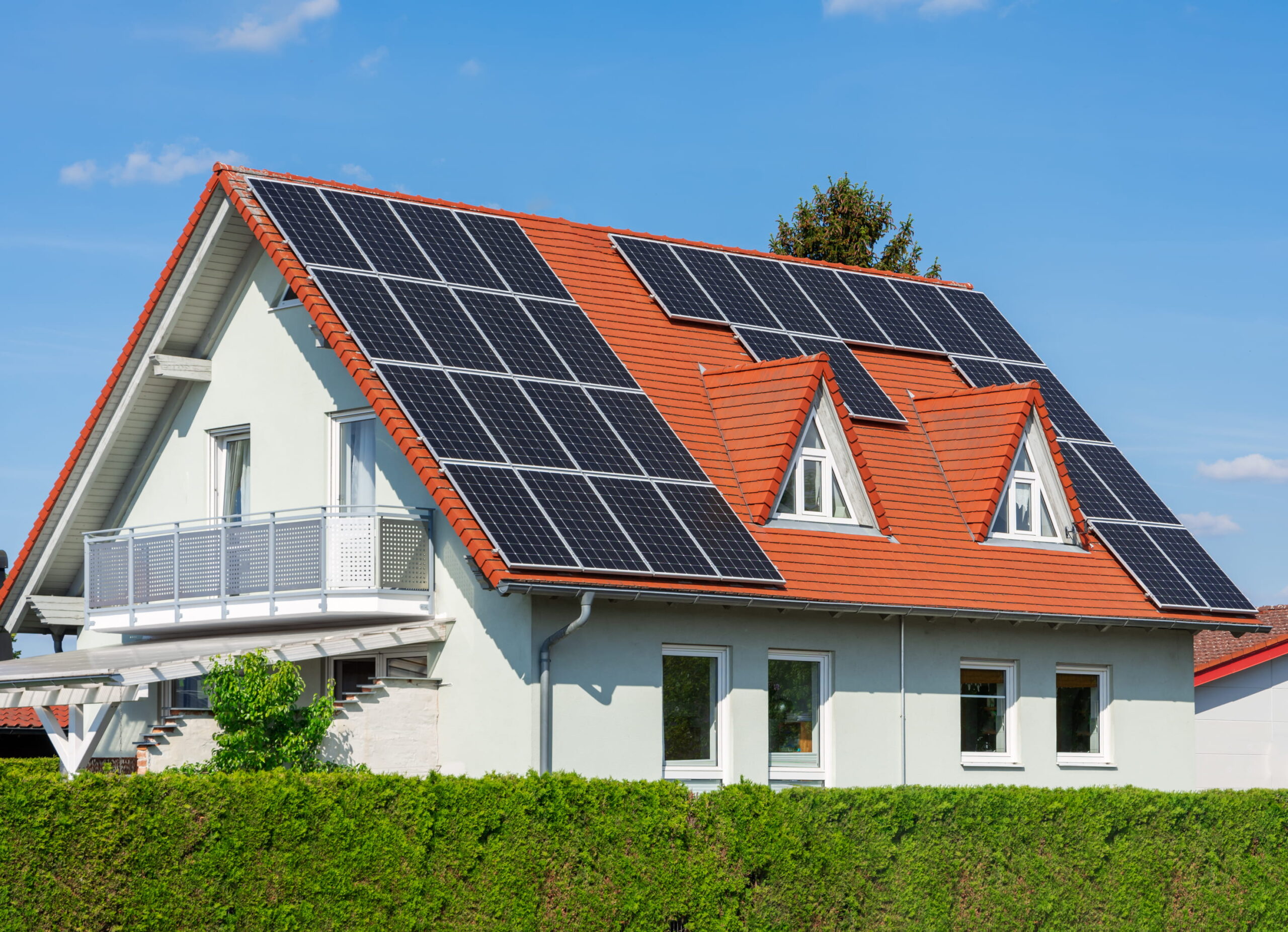 Modern net zero home in Ontario with solar panels on roof